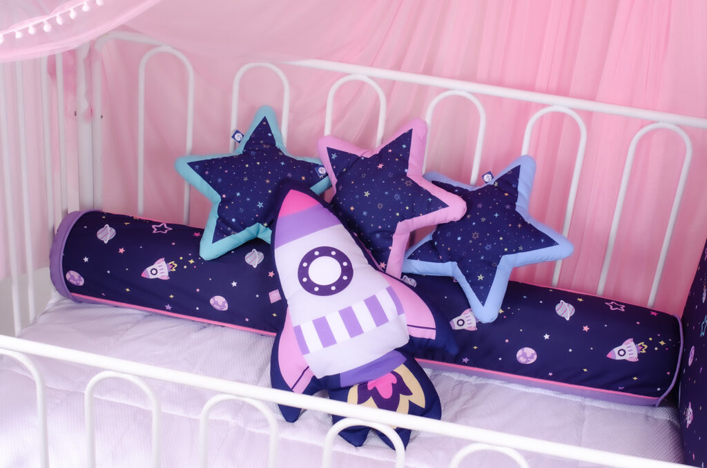 decorar una habitación infantil con Cojines Decorativos